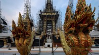 Patung Dewa yang akan digunakan di Royal Crematorium untuk Mendiang Raja Bhumibol Adulyadej. Reuters/Athit Perawongmetha.