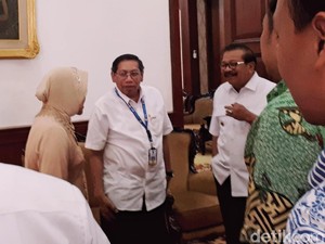 Bertemu Soekarwo, Risma Izin Bongkar Pagar Makam Pahlawan