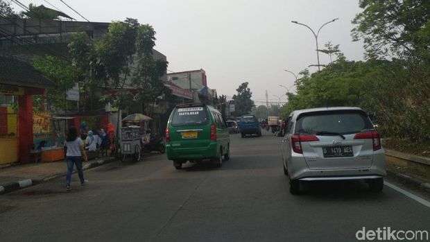 angkot di Bandung tetap beroperasi