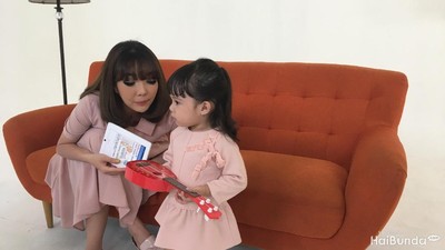 Foto: Kompaknya Gisel dan Gempi Saat Syuting Video Klip Bareng