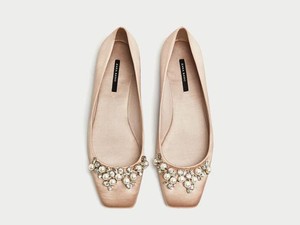 5 Sepatu Flat Cantik yang Nyaman Dipakai Pengantin di Hari Pernikahan