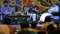 (Kiri-kanan) Direktur Utama & Shareholder PT Gaya Reality dan CEO & Founder Alzain Group Abdul Majid AL Zindani, Direktur Operasional Bank Syariah BNI Junaidi Hisom dan Pakar Teknologi Informasi Onno W Purbo memberikan paparannya saat menjadi pembicara pada talkshow Inspiring Leader 2017. (dok. BNI)