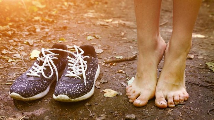 Pakai Sepatu Tanpa Kaus Kaki? Ngetren Sih, Tapi Ada Risikonya