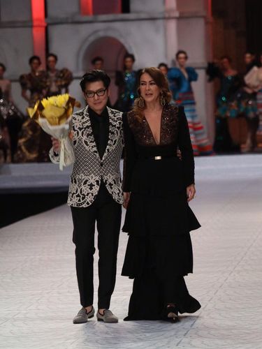 25 Tahun Berkaya, Sebastian Gunawan Kembalikan Lagi Tren Lengan Bervolume