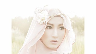 Foto: 10 Gaya Hijab Syari Lyra Virna yang Bisa Jadi Inspirasi ke Kondangan