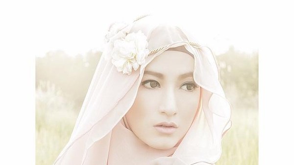 Foto: 10 Gaya Hijab Syari Lyra Virna yang Bisa Jadi Inspirasi ke Kondangan