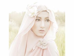 Foto: 10 Gaya Hijab Syari Lyra Virna yang Bisa Jadi Inspirasi ke Kondangan