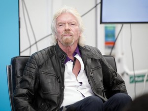 Arab Saudi Guyur Rp 13,5 T ke Travel Luar Angkasa Richard Branson
