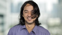 Dalam bermusik, Jason Ranti tidak pernah sengaja untuk menjadi sesuatu. Ia membiarkan karyanya menjadi liar dan pendengar yang menginterpretasikan lagu-lagunya. Foto: Asep Syaifullah