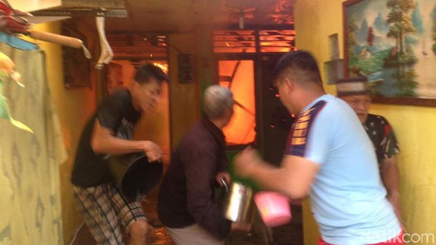 5 Rumah di Kompleks Brimob Cipinang Terbakar