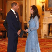 Menurut informasi yang beredar, pasangan suami-istri biasanya akan menunggu tiga bulan untuk mengumumkan kehamilan. Jika pada September usia kandungannya memasuki tiga bulan, maka saat ini kehamilan Kate akan memasuki empat bulan. Foto: Getty Images