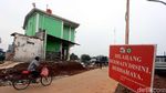 Masjid Ini Masih Berdiri di Tengah Proyek Tol Becakayu