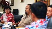 Dalam pertemuan tersebut, Indonesia Olympians Association (IOA) meminta pemerintah menunda pembubaran Satlak Prima hingga Asian Games 2018.