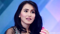 Ayu juga sempat dinobatkan sebagai salah satu wanita tercantik di dunia versi TC Candler pada 2017 lalu. Pool/Ismail/detikFoto.