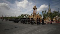 Tentara Thailand dan para Pejabat Kerajaan Thailand ikut serta dalam latihan kremasi Raja Bhumibol Adulyadej. Reuters/Athit Perawongmetha.