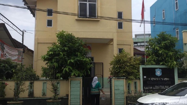 Senangnya Lurah karena Kahiyang akan Gelar Resepsi di Medan Senangnya Lurah karena Kahiyang akan Gelar Resepsi di Medan
