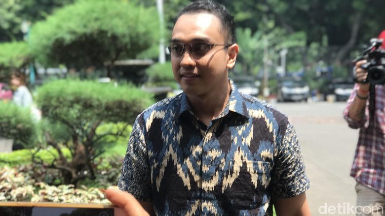KompasTV Serahkan Copy Tayang Wawancara Donal Fariz ke Penyidik KompasTV Serahkan Copy Tayang Wawancara Donal Fariz ke Penyidik