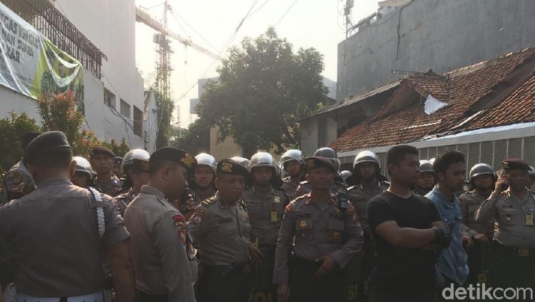 Polisi: Ada 500 Personel Kami Berjaga Amankan Pleno Golkar Polisi: Ada 500 Personel Kami Berjaga Amankan Pleno Golkar