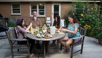 Fotografer Ini Tampilkan Cara Makan Orang Amerika, Seperti Apa Ya?