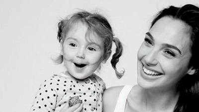 Potret Kemesraan si Wonder Woman Gal Gadot dan Putrinya