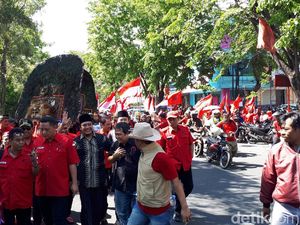 Diiringi Reog Ponorogo, PDIP Surabaya Daftar Pemilu 2019 ke KPU