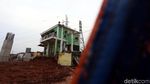 Masjid Ini Masih Berdiri di Tengah Proyek Tol Becakayu