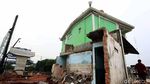 Masjid Ini Masih Berdiri di Tengah Proyek Tol Becakayu