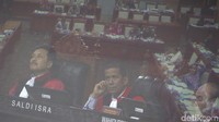 Rekaman yang diputar itu adalah rekaman rapat dengar pendapat (RDP) antara Komisi III DPR RI dan KPK beberapa waktu lalu. Namun, dalam sidang lanjutan ini, pihak DPR belum hadir.