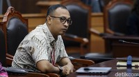 Mantan pegawai KPK lainnya, Rasamala Aritonang, juga berada di tim yang sama dengan Febri. Berbeda dengan Febri, Rasamala bertugas mendampingi Ferdy Sambo. Rasamala dan Febri merupakan pengacara dari firma hukum Visi Law Office. (Foto: Ari Saputra/detikcom)