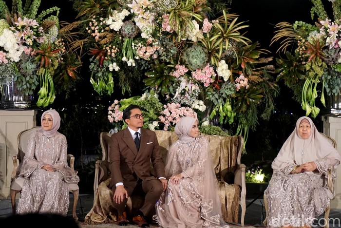Resepsi Laudya Cynthia Bella Resepsi Laudya Cynthia Bella dan engku Emran di Bandung.