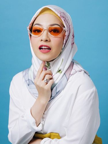 Hijab Scarf Motif Ini Jadi Favorit Natasha Rizky
