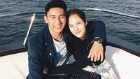 Lalu ia menuliskan caption yang romantis dari Sapardi Djoko Damono, Happy Infinity Day! Aku ingin mencintaimu dengan sederhana. Dok. Instagram/daffawardhana
