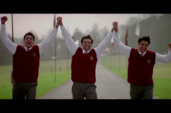 Film Bollywood yang juga diperankan oleh Shah Rukh Khan ini menceritakan kisah asmara tiga pemuda yang bersekolah di Gurukul, sekolah khusus pria. Di sekolah tersebut, siswanya tak boleh jatuh cinta dan menjalin hubungan asmara. Foto: Istimewa