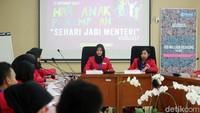Mereka belajar mengenai berbagai keterampilan kepemimpinan dan pembekalan materi berkaitan dengan pencegahan perkawinan usia anak.