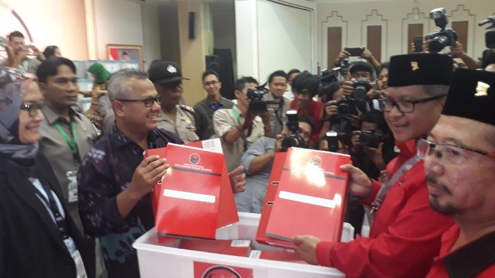 Dengan Semarak Pawai, PDIP Daftarkan Diri Jadi Peserta Pemilu 2019