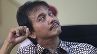 Wakil Ketum Partai Demokrat Roy Suryo dilarang bicara ke media untuk sementara oleh Ketum PD Susilo Bambang Yudhyono (SBY). Roy menduga ada yang sengaja membocorkan perintah yang bersifat internal itu ke publik. Meski begitu Roy tetap menjalankan perintah sang ketum dengan sepenuh hati. (Foto: Ari Saputra/detikcom)