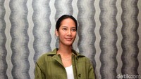 Senyum manis Tara Basro. Foto: Noel/detikHOT