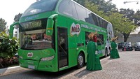 Bus tingkat berkapasitas 76 penumpang ini dilengkapi dengan fasilitas untuk penyandang disabilitas.