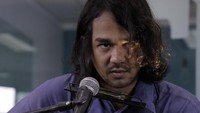 Jason Ranti menyebut lagu-lagunya di album ‘Akibat Pergaulan Blues’ lahir dari keresahan yang dialaminya sendiri. Foto: Asep Syaifullah