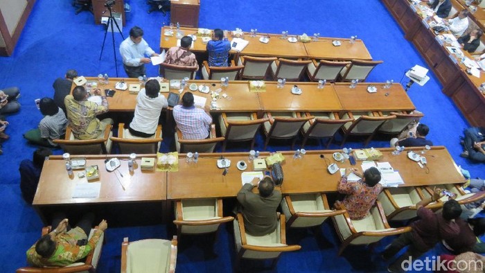Rapat Anggaran Jonan Dihadiri 14 Anggota DPR