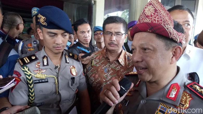 Amunisi SAGL Brimob Disimpan TNI, Kapolri: No Comment Amunisi SAGL Brimob Disimpan TNI, Kapolri: No Comment