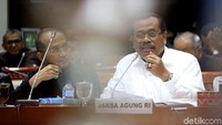 Prasetyo mengatakan, viral di media cetak-elektronik, Jaksa Agung minta fungsi penuntutan kembali ke kejaksaan. Bukan begitu. Sempat dipelesetkan seolah Jaksa Agung meminta tugas penuntutan kembali ke kejaksaan.