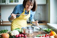 Agar Tak Kelamaan di Dapur Saat Masak, Lakukan 10 Trik Praktis Ini 