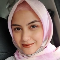 Revalina S Temat termasuk salah satu selebriti berhijab yang sering menggunakan ciput rajut anti pusing. Hampir di setiap penampilannya ia mengenakan ciput tersebut. Seperti kali ini, tampil konvensional menggunakan kerudung yang dikreasikan secara sederhana, Revalina S Temat terlihat cantik dengan ciput rajut anti pusing. Foto: Dok. Instagram