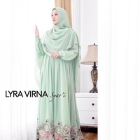 Pilihan warna pastel seperti hijau tosca bisa menjadi inspirasi Anda untuk kondangan di siang hari. Seperti model hijab syari Lyra Virna yang satu ini, tambahan corak pada bagian bawah gamis mempercantik penampilannya. Foto: Dok. Instagram @lyravirna