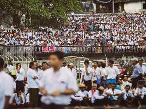Puluhan Ribu Warga Myanmar Gelar Aksi Dukung Suu Kyi Soal Rohingya