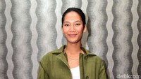 Tara Basro tampil polos tanpa riasan di wajah. Foto: Noel/detikHOT