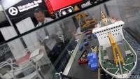 Maket kapal milik PT Pelni Ligistics turut dipamerkan.