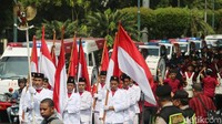 Sejumlah kader juga tampil mengenakan pakaian paskibraka lengkap dengan bendera merah putih.