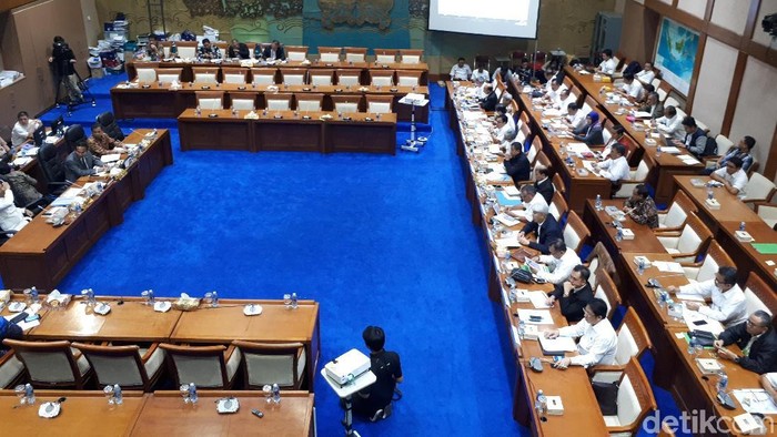 Jonan Rapat di DPR Bahas Anggaran 2018